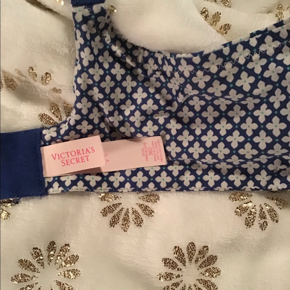 VS Demi Bra - EUC - Picture 4 of 4